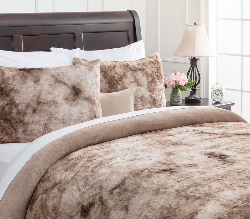 Load image into Gallery viewer, Wolf Faux Fur Duvet Cover Set Collective Chanasya
