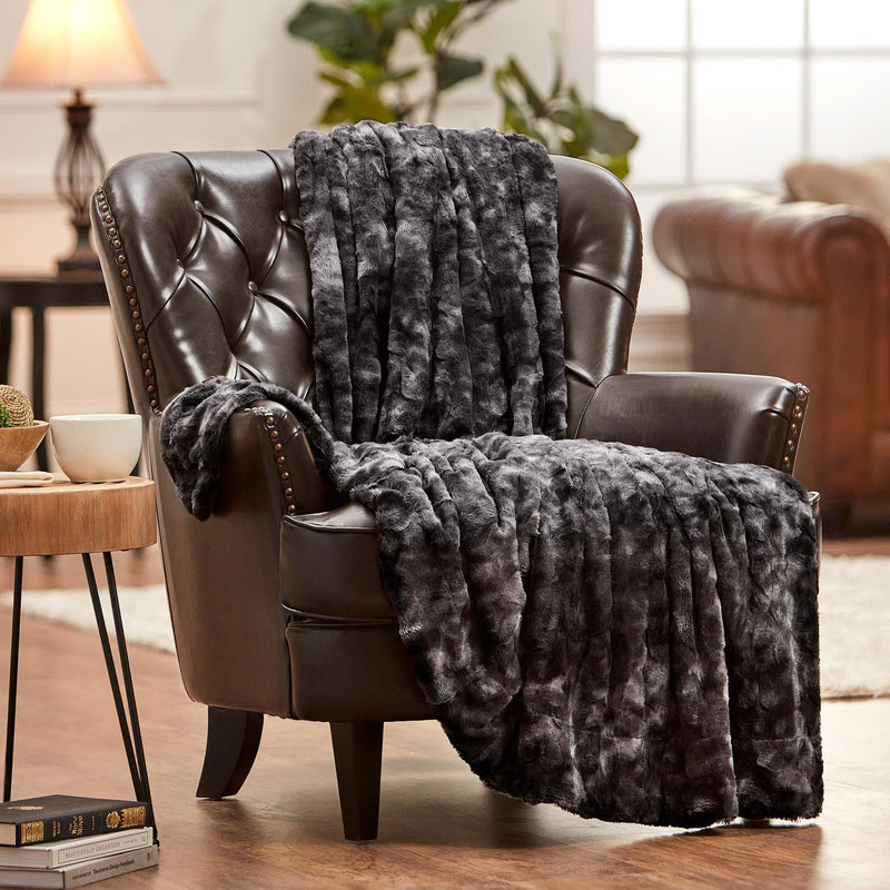 Load image into Gallery viewer, Double Sided Oversized Wolf Faux Fur Throw Blanket Gift Chanasya
