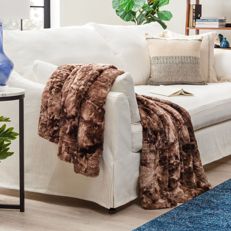 Load image into Gallery viewer, Wolf Faux Fur Throw Blanket
