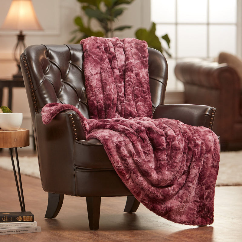 Load image into Gallery viewer, Wolf Faux Fur Throw Blanket
