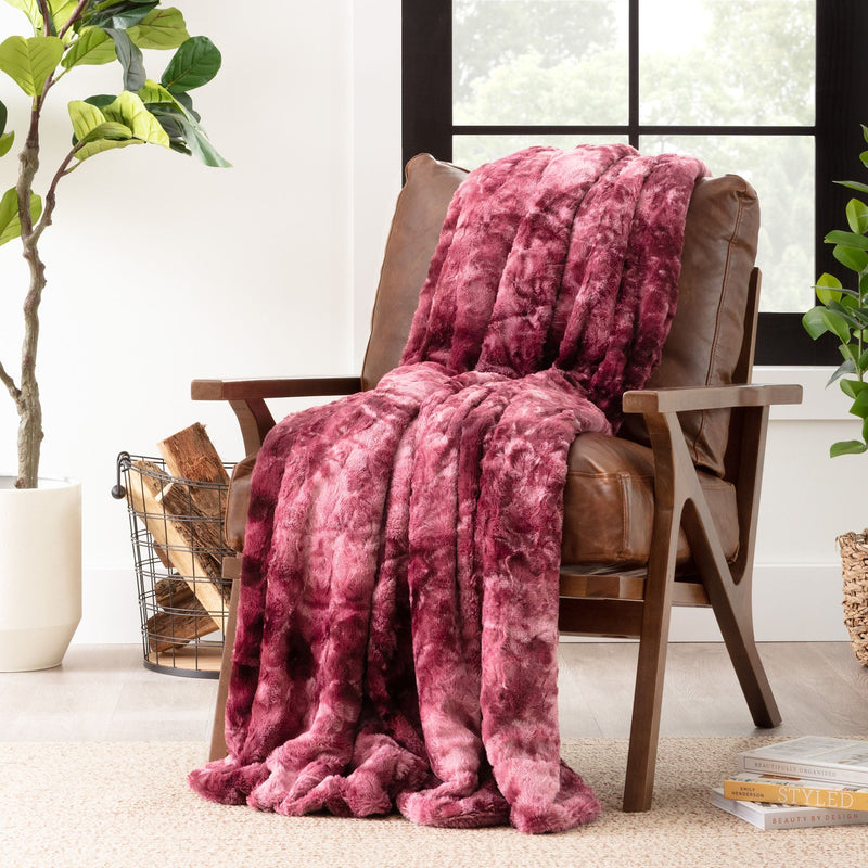 Load image into Gallery viewer, Wolf Faux Fur Throw Blanket
