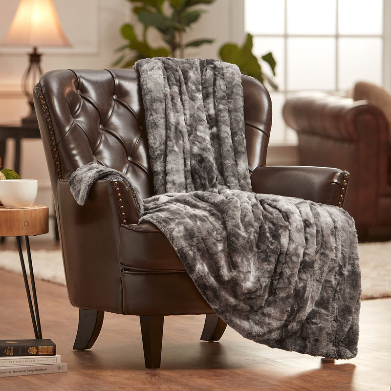 Load image into Gallery viewer, Wolf Faux Fur Throw Blanket
