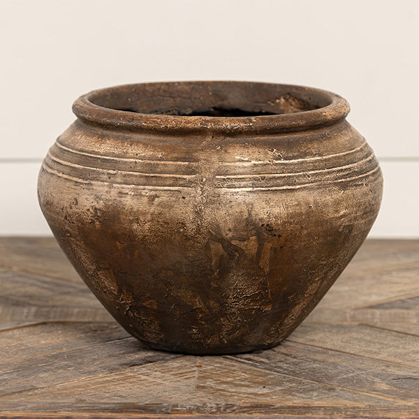 Load image into Gallery viewer, Distressed Farmhouse Planter Pot, Choose Your Style Whats trending RH
