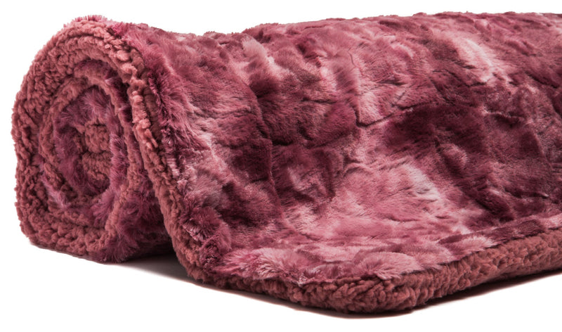 Load image into Gallery viewer, Wolf Faux Fur Throw Blanket
