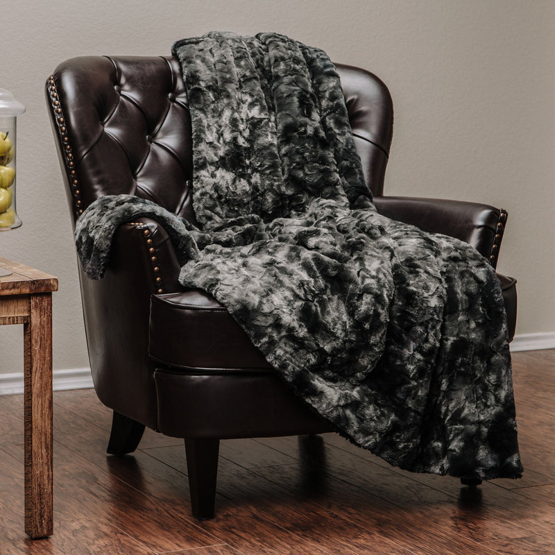 Load image into Gallery viewer, Wolf Faux Fur Throw Blanket
