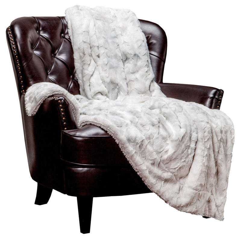 Load image into Gallery viewer, Wolf Faux Fur Throw Blanket
