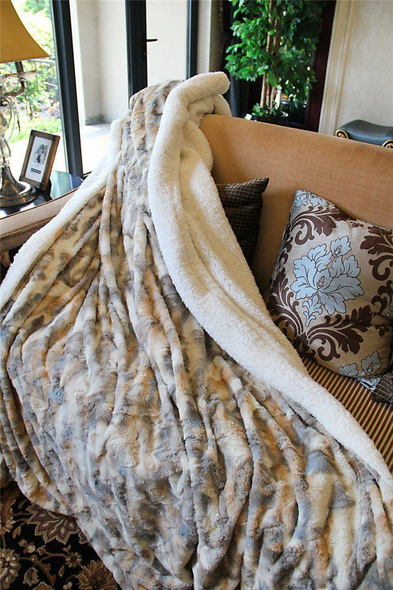 Load image into Gallery viewer, Luxurious Russian Lynx Faux Fur Throw Blanket Gift Tache Home Fashion
