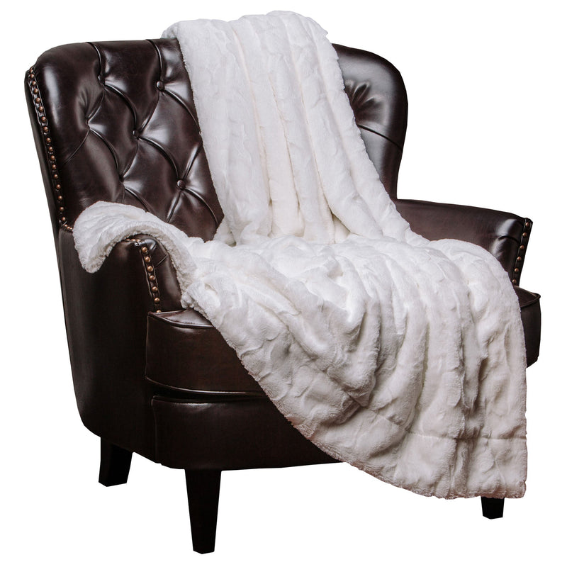 Load image into Gallery viewer, Wolf Faux Fur Throw Blanket
