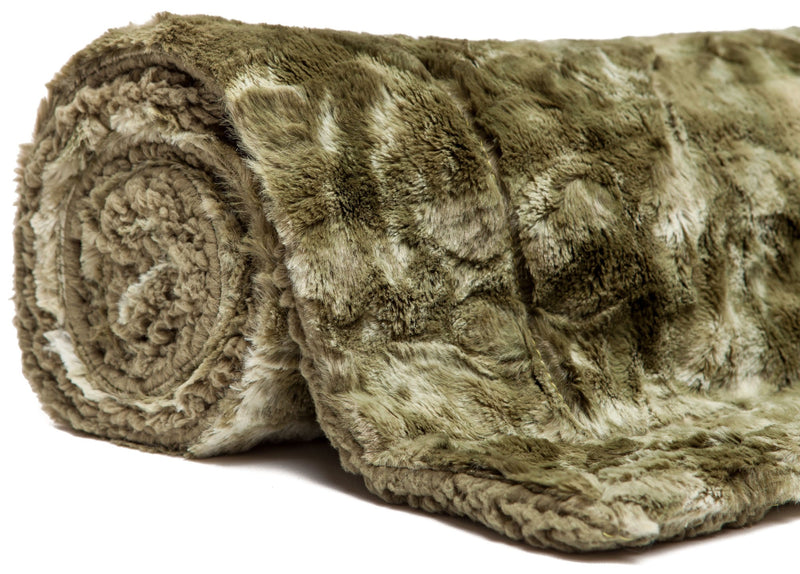 Load image into Gallery viewer, Wolf Faux Fur Throw Blanket
