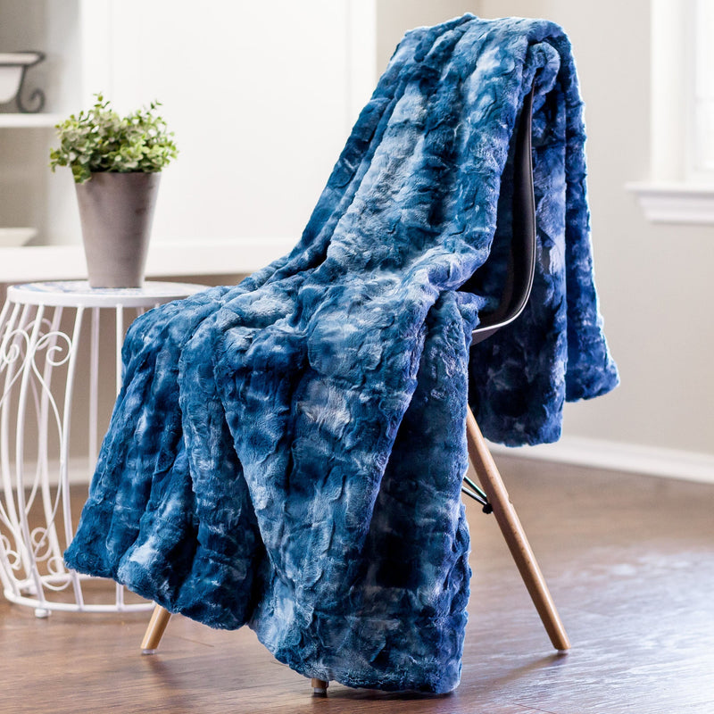 Load image into Gallery viewer, Wolf Faux Fur Throw Blanket
